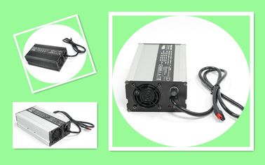 เครื่องชาร์จแบตเตอรี่ลิเธียม 12V 30A 110 - 240Vac อินพุตพร้อม PFC Smart Charging สำหรับ EV 2.5KG