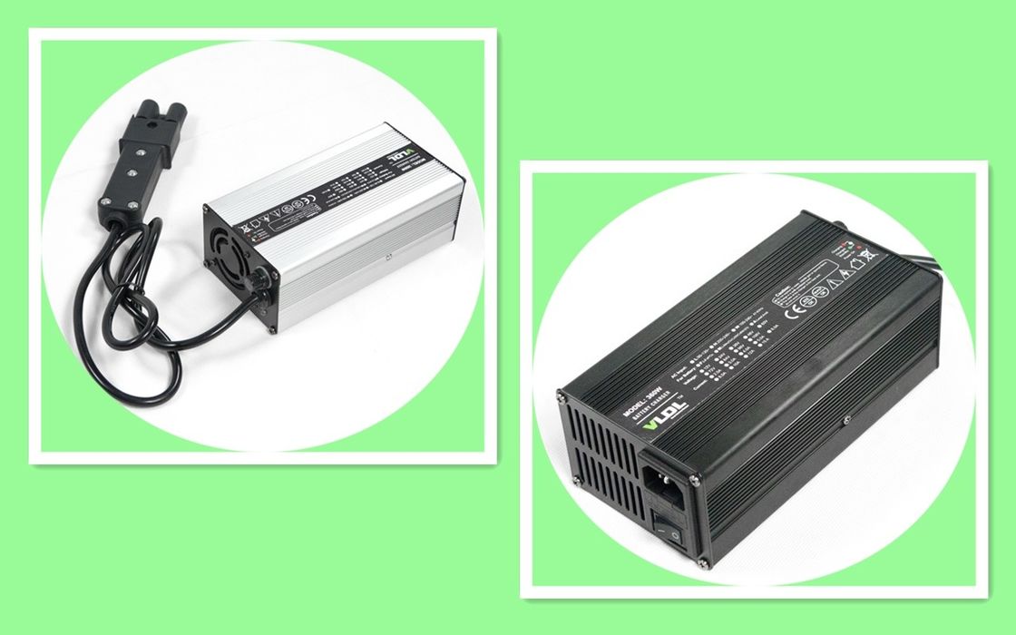 เครื่องชาร์จแบตเตอรี่ 48V 5A สำหรับรถจักรยานยนต์ไฟฟ้า / สกูตเตอร์ 110 ถึง 230Vac อินพุตรับประกัน 2 ปี